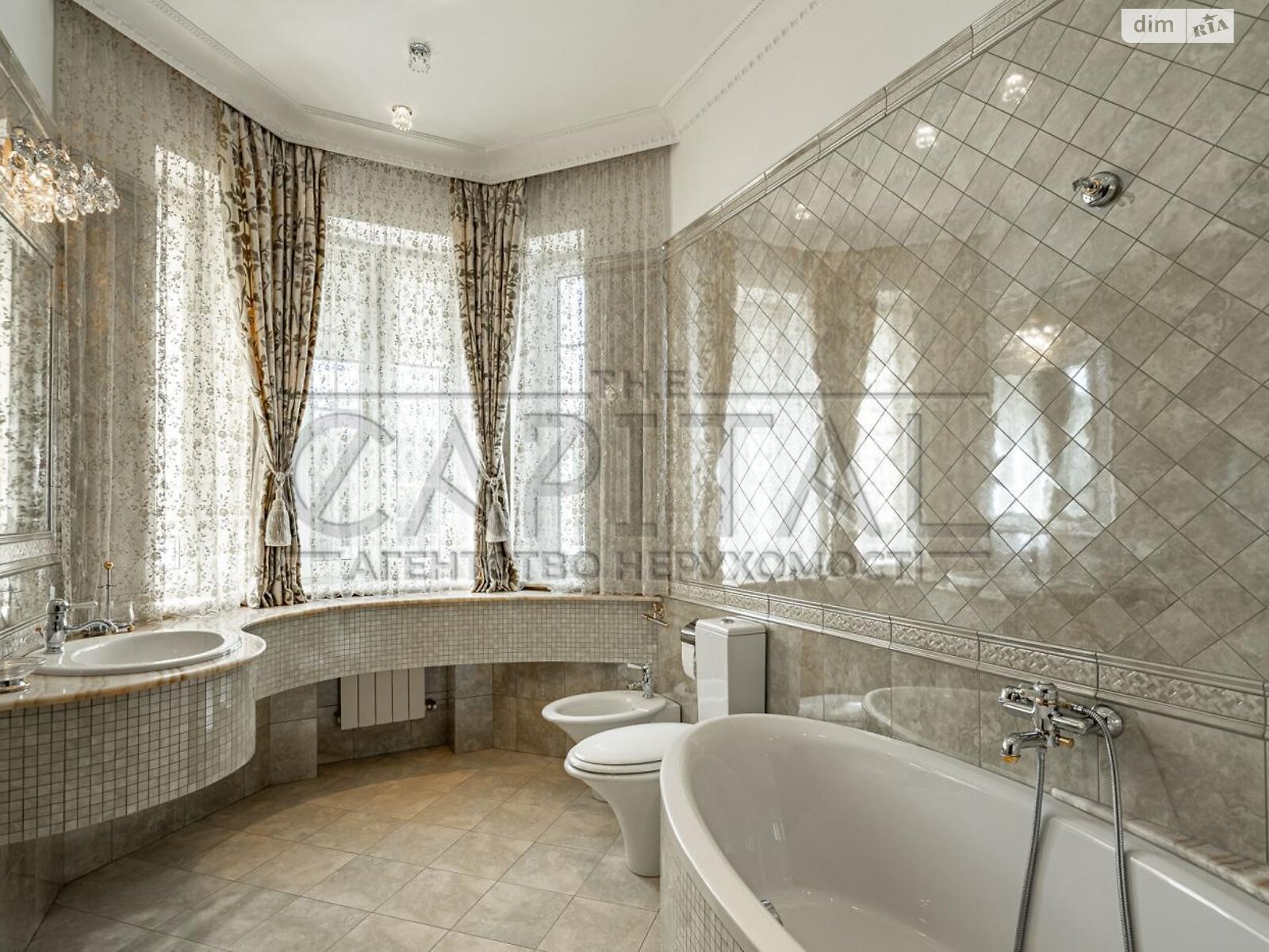 четырехэтажный дом с балконом, 843.5 кв. м, кирпич. Сдается помесячно в Иванковичах фото 1 четырехэтажный дом с балконом, 843.5 кв. м, кирпич. Сдается помесячно в Иванковичах фото 1