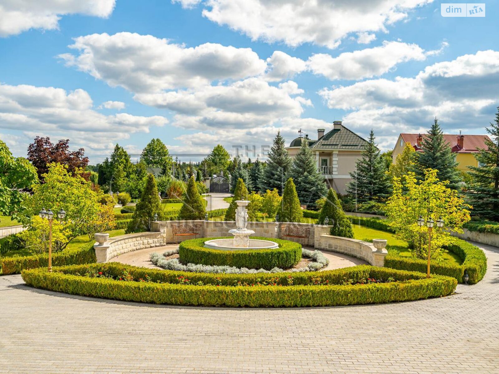 четырехэтажный дом с балконом, 843.5 кв. м, кирпич. Сдается помесячно в Иванковичах фото 1 четырехэтажный дом с балконом, 843.5 кв. м, кирпич. Сдается помесячно в Иванковичах фото 1
