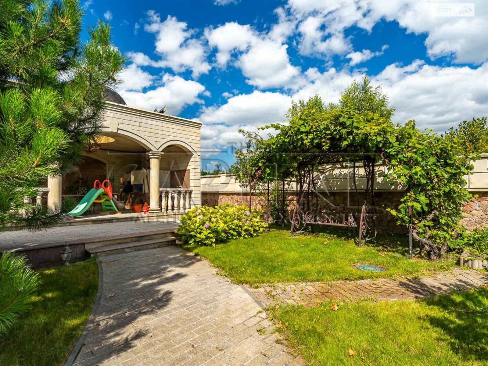 четырехэтажный дом с балконом, 843.5 кв. м, кирпич. Сдается помесячно в Иванковичах фото 1 четырехэтажный дом с балконом, 843.5 кв. м, кирпич. Сдается помесячно в Иванковичах фото 1