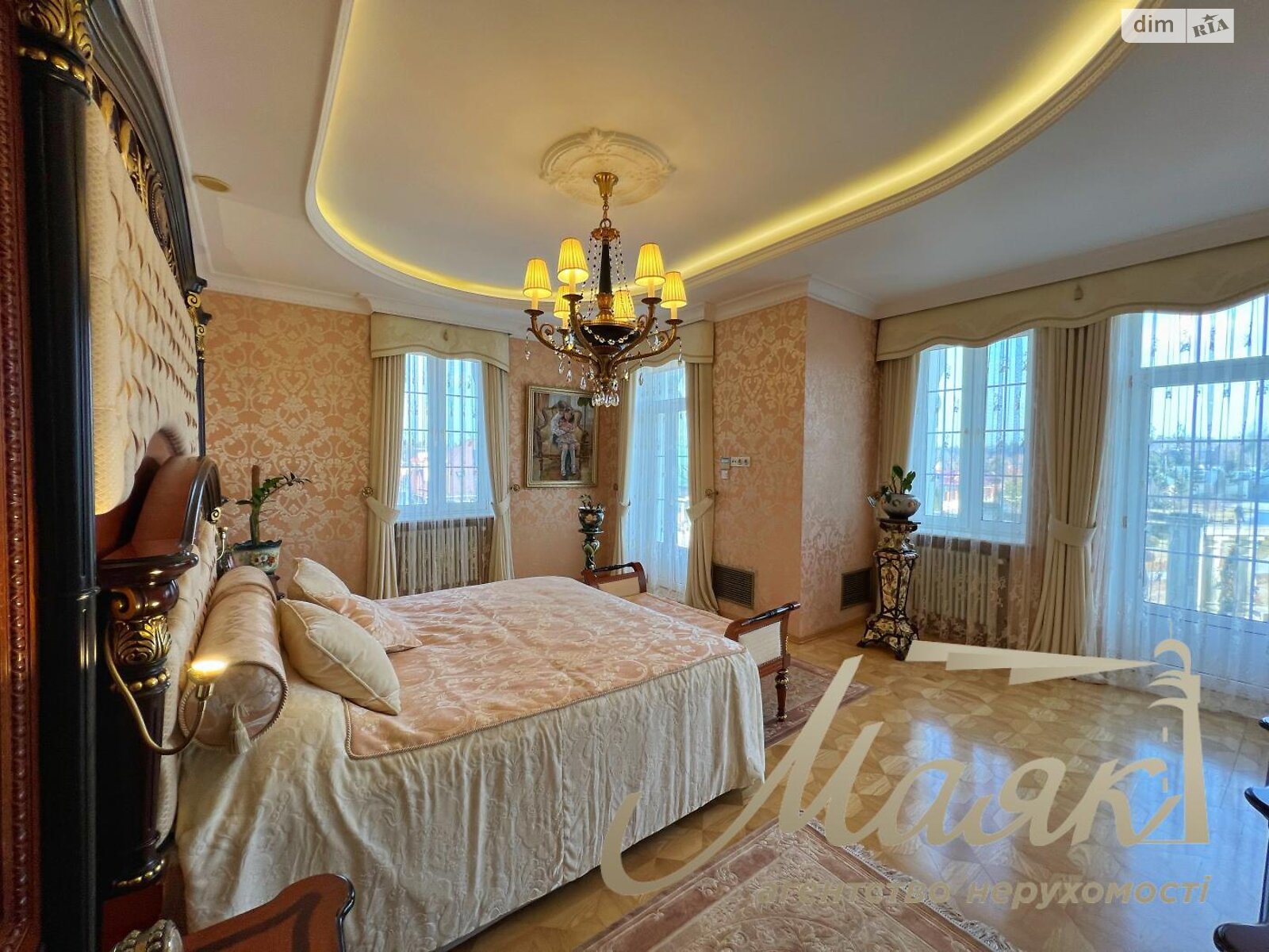 п`ятиповерховий будинок, 800 кв. м, піноблок. Здається помісячно в Іванковичах фото 1 п`ятипроверховий будинок, 800 кв. м, піноблок. Здається помісячно в Іванковичах фото 1