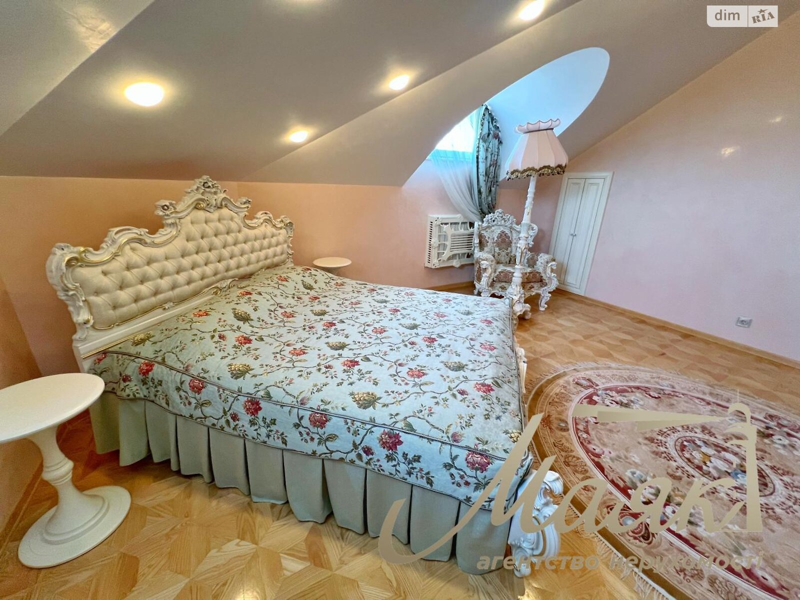 п`ятиповерховий будинок, 800 кв. м, піноблок. Здається помісячно в Іванковичах фото 1 п`ятипроверховий будинок, 800 кв. м, піноблок. Здається помісячно в Іванковичах фото 1