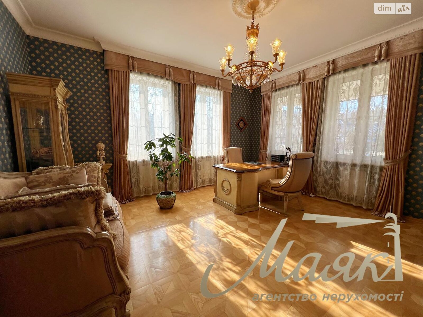 п`ятиповерховий будинок, 800 кв. м, піноблок. Здається помісячно в Іванковичах фото 1 п`ятипроверховий будинок, 800 кв. м, піноблок. Здається помісячно в Іванковичах фото 1