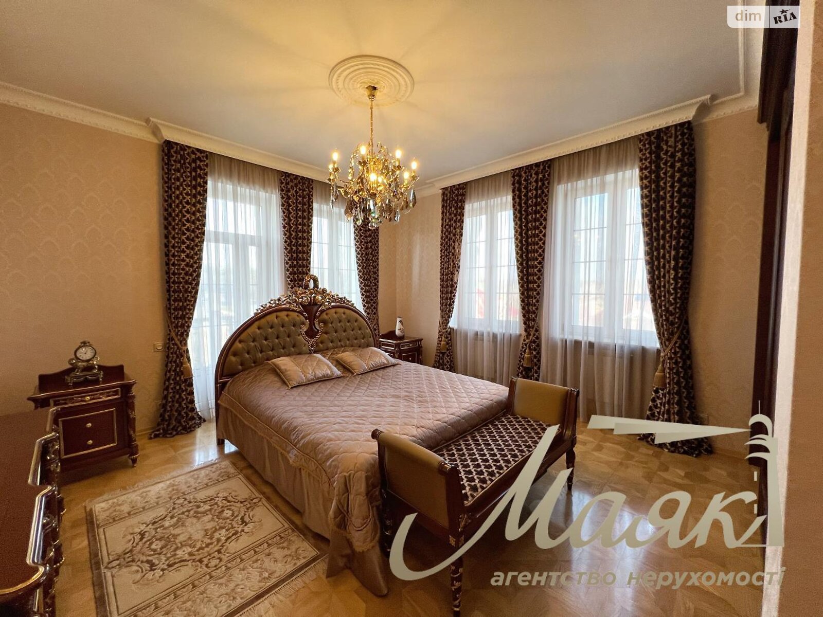 п`ятиповерховий будинок, 800 кв. м, піноблок. Здається помісячно в Іванковичах фото 1 п`ятипроверховий будинок, 800 кв. м, піноблок. Здається помісячно в Іванковичах фото 1