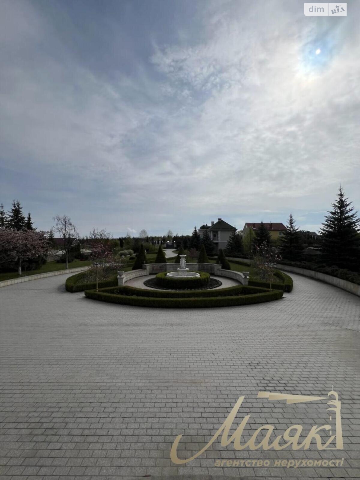 п`ятиповерховий будинок, 800 кв. м, піноблок. Здається помісячно в Іванковичах фото 1 п`ятипроверховий будинок, 800 кв. м, піноблок. Здається помісячно в Іванковичах фото 1