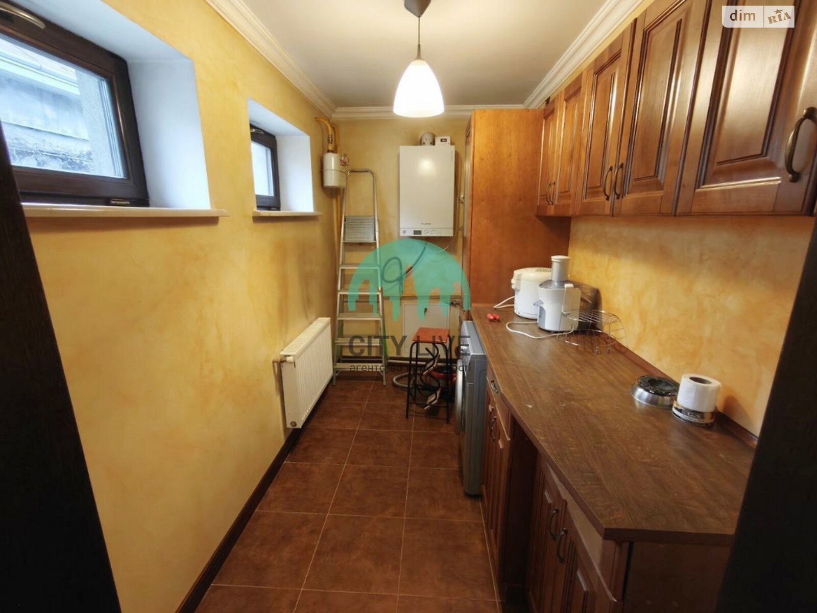 двухэтажный дом с верандой, 215 кв. м, кирпич. Сдается помесячно в Ивано-Франковске, в районе Строителей фото 1 двухэтажный дом с верандой, 215 кв. м, кирпич. Сдается помесячно в Ивано-Франковске, в районе Строителей фото 1