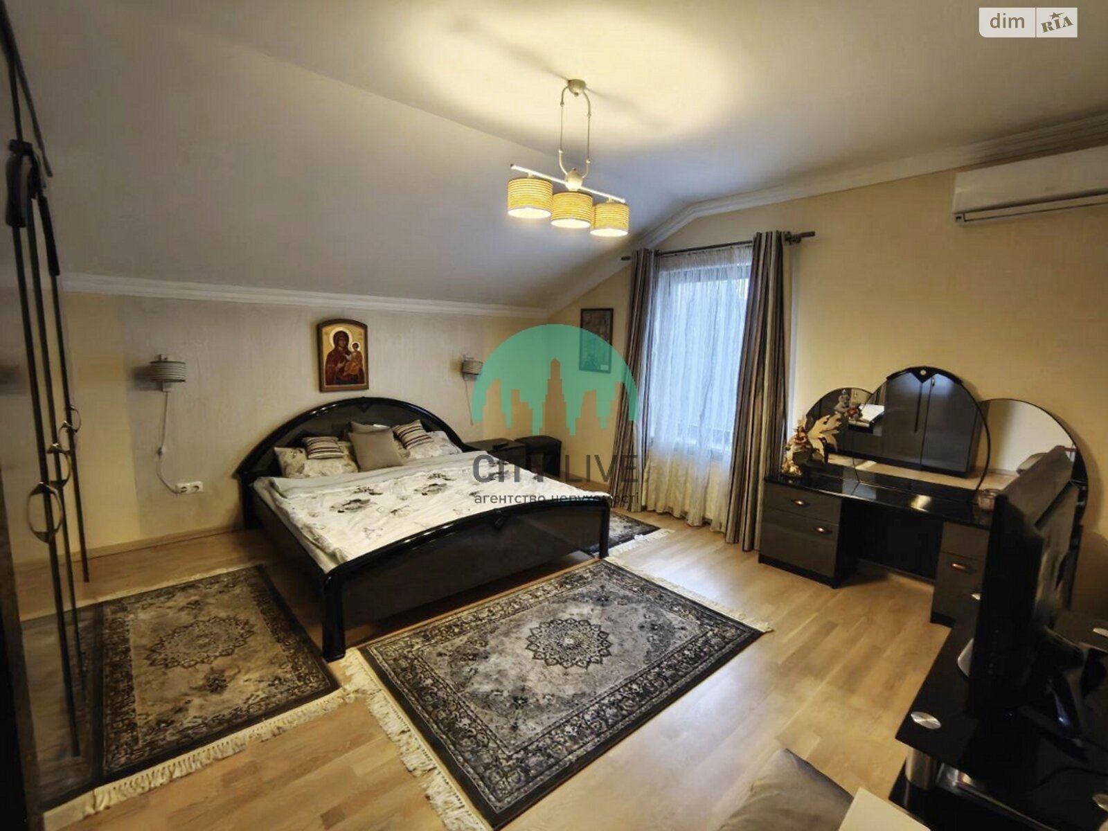 двухэтажный дом с верандой, 215 кв. м, кирпич. Сдается помесячно в Ивано-Франковске, в районе Строителей фото 1 двухэтажный дом с верандой, 215 кв. м, кирпич. Сдается помесячно в Ивано-Франковске, в районе Строителей фото 1