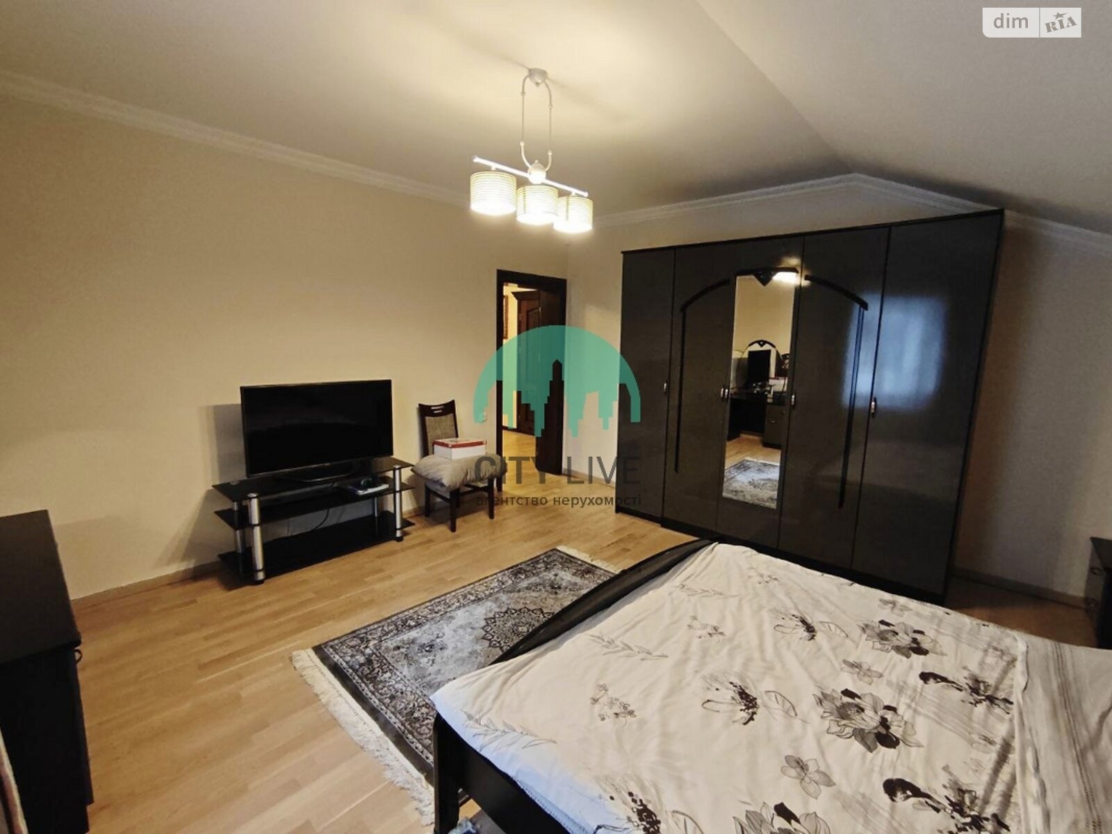 двухэтажный дом с верандой, 215 кв. м, кирпич. Сдается помесячно в Ивано-Франковске, в районе Строителей фото 1 двухэтажный дом с верандой, 215 кв. м, кирпич. Сдается помесячно в Ивано-Франковске, в районе Строителей фото 1