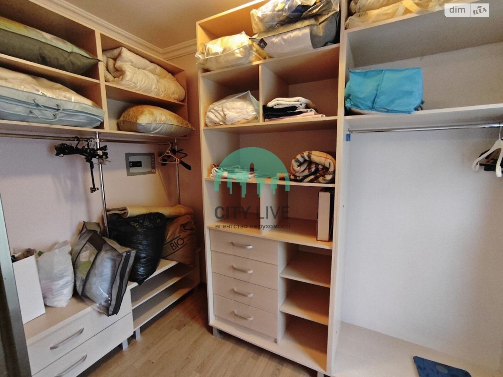 двухэтажный дом с верандой, 215 кв. м, кирпич. Сдается помесячно в Ивано-Франковске, в районе Строителей фото 1 двухэтажный дом с верандой, 215 кв. м, кирпич. Сдается помесячно в Ивано-Франковске, в районе Строителей фото 1