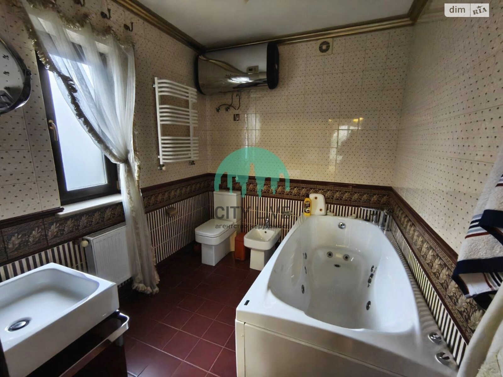 двухэтажный дом с верандой, 215 кв. м, кирпич. Сдается помесячно в Ивано-Франковске, в районе Строителей фото 1 двухэтажный дом с верандой, 215 кв. м, кирпич. Сдается помесячно в Ивано-Франковске, в районе Строителей фото 1