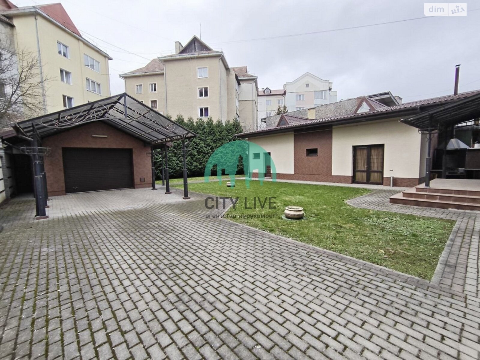 двухэтажный дом с верандой, 215 кв. м, кирпич. Сдается помесячно в Ивано-Франковске, в районе Строителей фото 1 двухэтажный дом с верандой, 215 кв. м, кирпич. Сдается помесячно в Ивано-Франковске, в районе Строителей фото 1