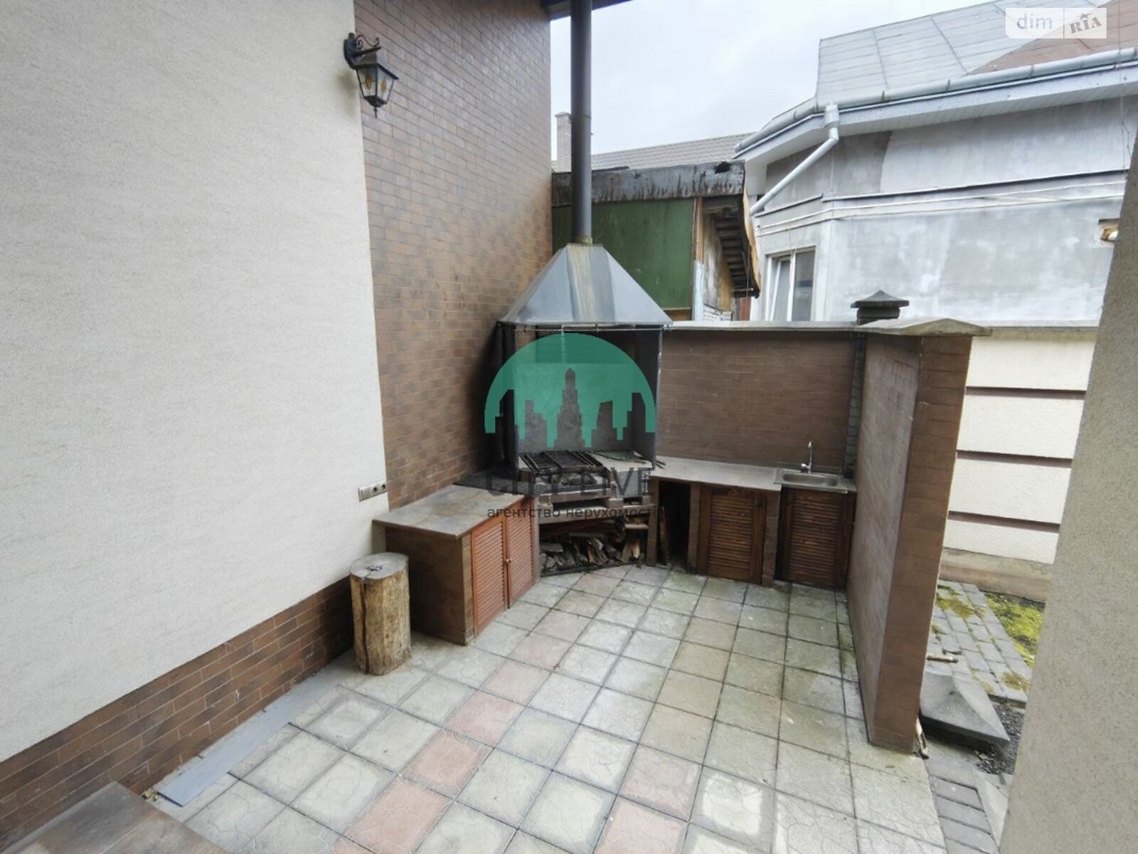 двухэтажный дом с верандой, 215 кв. м, кирпич. Сдается помесячно в Ивано-Франковске, в районе Строителей фото 1 двухэтажный дом с верандой, 215 кв. м, кирпич. Сдается помесячно в Ивано-Франковске, в районе Строителей фото 1