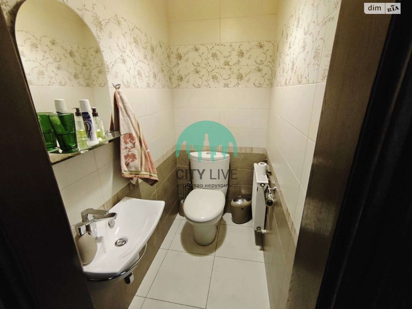 двухэтажный дом с верандой, 215 кв. м, кирпич. Сдается помесячно в Ивано-Франковске, в районе Строителей фото 1 двухэтажный дом с верандой, 215 кв. м, кирпич. Сдается помесячно в Ивано-Франковске, в районе Строителей фото 1