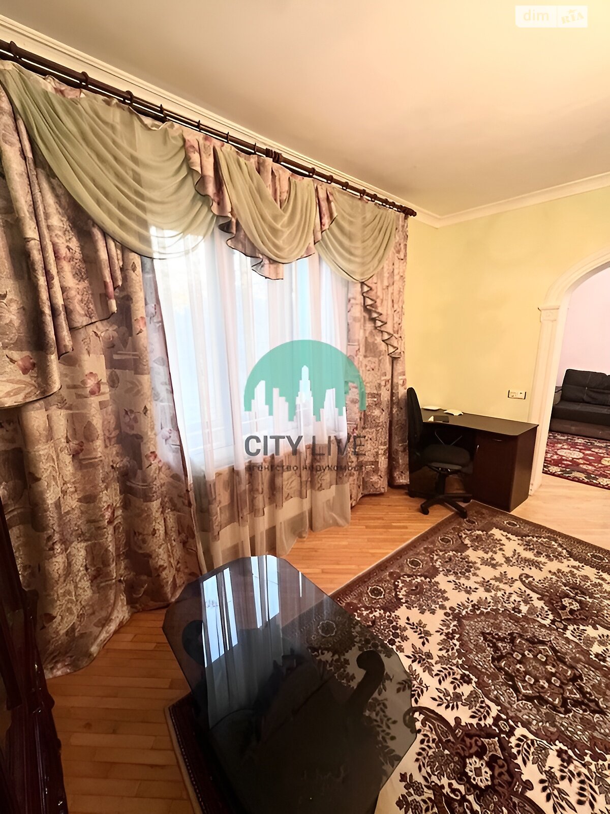 двухэтажный дом с гаражом, 120 кв. м, кирпич. Сдается помесячно в Ивано-Франковске, в районе Центр фото 1 двухэтажный дом с гаражом, 120 кв. м, кирпич. Сдается помесячно в Ивано-Франковске, в районе Центр фото 1