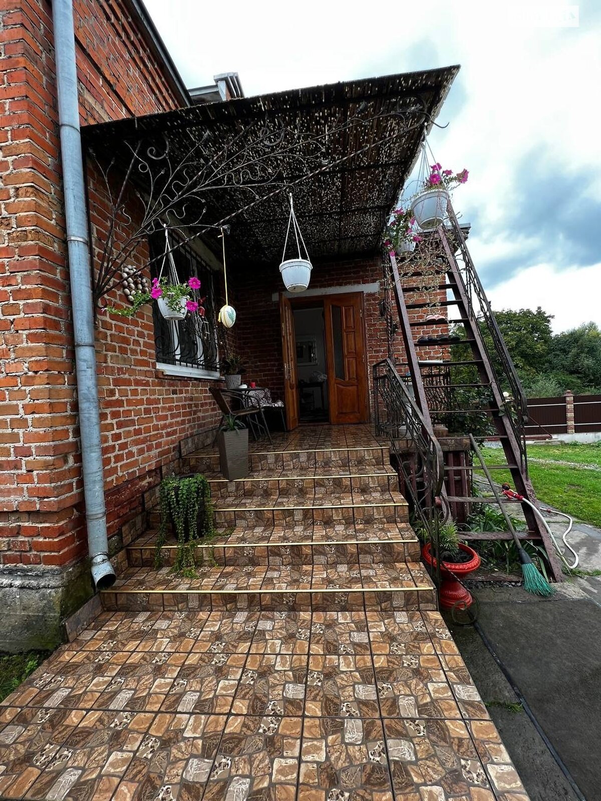 двухэтажный дом, 110 кв. м, кирпич. Сдается помесячно в Жовтанцах фото 1 двухэтажный дом, 110 кв. м, кирпич. Сдается помесячно в Жовтанцах фото 1