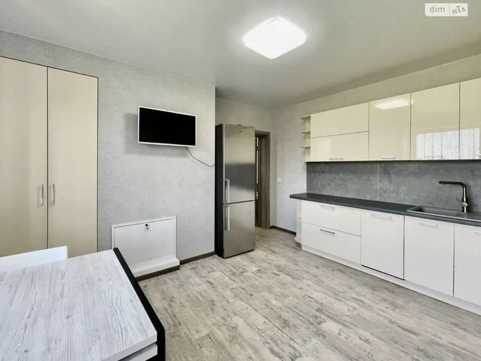 двоповерховий будинок з гаражем, 196 кв. м, цегла. Здається помісячно в Карпилівці фото 1 двоповерховий будинок з гаражем, 196 кв. м, цегла. Здається помісячно в Карпилівці фото 1