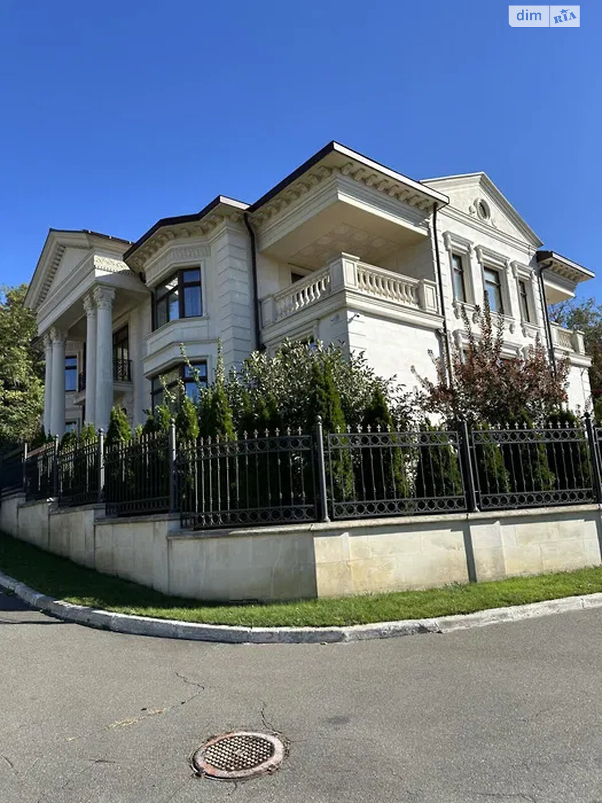 двоповерховий будинок з гаражем, 850 кв. м, моноліт. Здається помісячно в Києві, в районі Олександрівська Слобідка фото 1 двопроверховий будинок з гаражем, 850 кв. м, моноліт. Здається помісячно в Києві, в районі Олександрівська Слобідка фото 1
