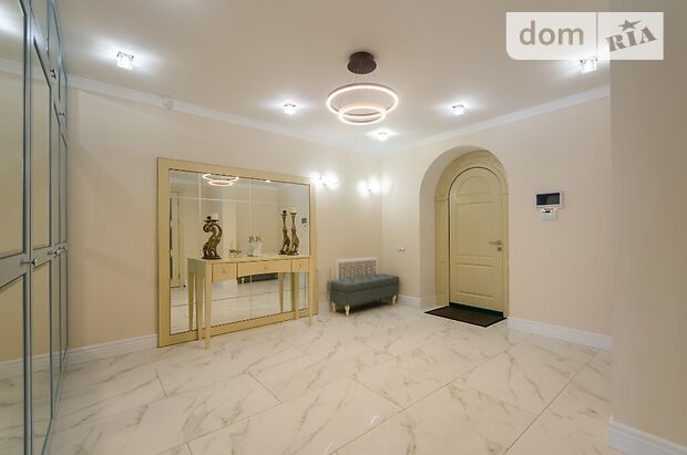 трехэтажный дом с камином, 772.1 кв. м, кирпич. Сдается помесячно в Киеве, в районе Александровская Слободка фото 1 трехэтажный дом с камином, 772.1 кв. м, кирпич. Сдается помесячно в Киеве, в районе Александровская Слободка фото 1