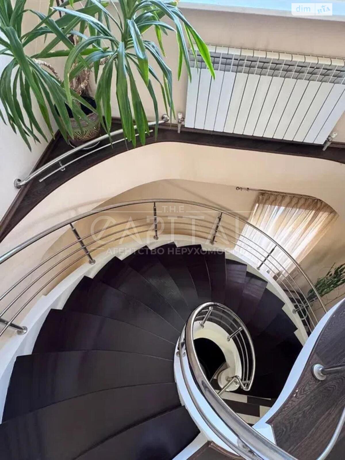 трипроверховий будинок з гаражем, 623 кв. м, кирпич. Здається помісячно в Києві, в районі Оболонський фото 1