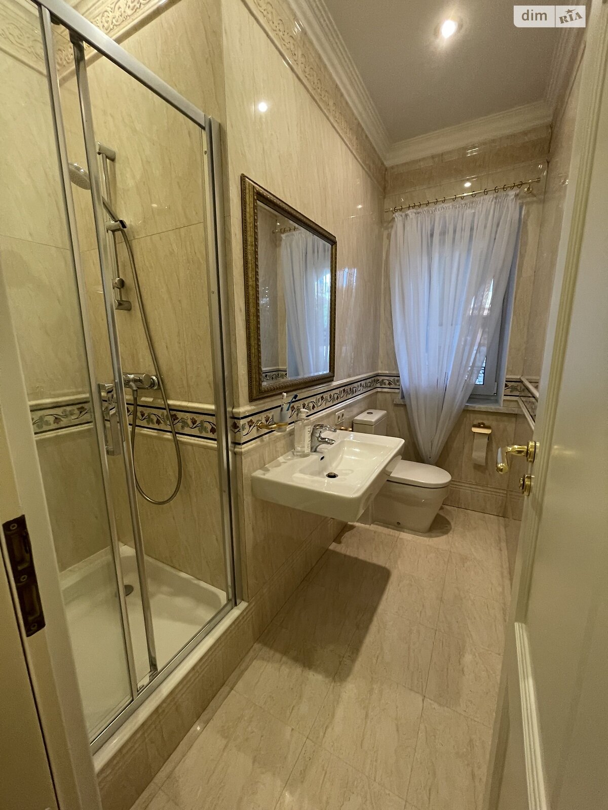 двоповерховий будинок з гаражем, 376 кв. м, кирпич. Здається помісячно в Києві, в районі Чорна Гора фото 1 двопроверховий будинок з гаражем, 376 кв. м, кирпич. Здається помісячно в Києві, в районі Чорна Гора фото 1