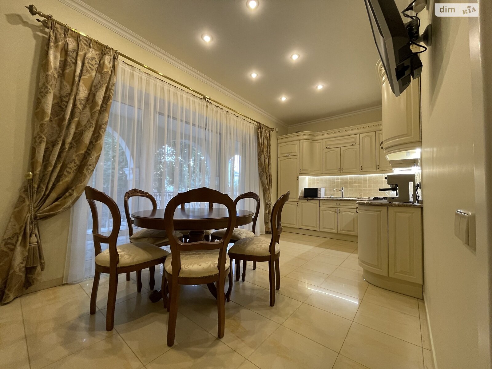 двоповерховий будинок з гаражем, 376 кв. м, кирпич. Здається помісячно в Києві, в районі Чорна Гора фото 1 двопроверховий будинок з гаражем, 376 кв. м, кирпич. Здається помісячно в Києві, в районі Чорна Гора фото 1