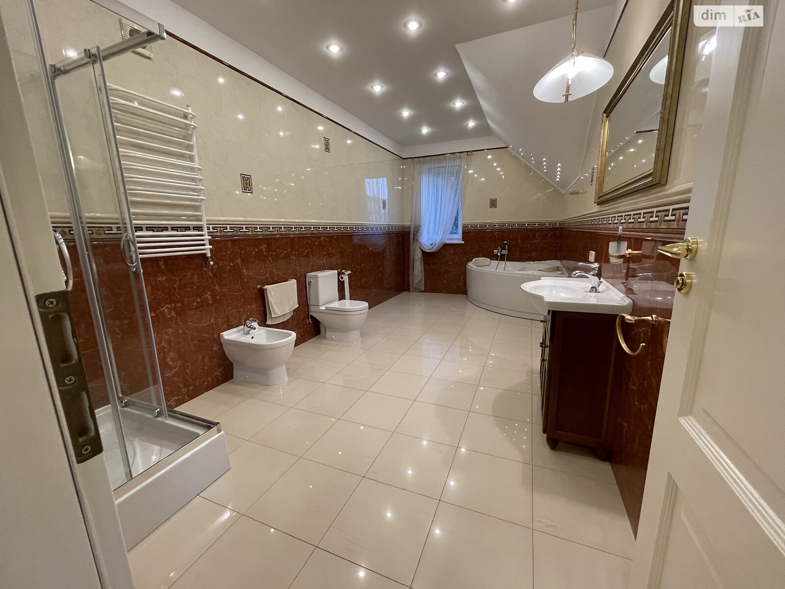 двоповерховий будинок з гаражем, 376 кв. м, кирпич. Здається помісячно в Києві, в районі Чорна Гора фото 1 двопроверховий будинок з гаражем, 376 кв. м, кирпич. Здається помісячно в Києві, в районі Чорна Гора фото 1