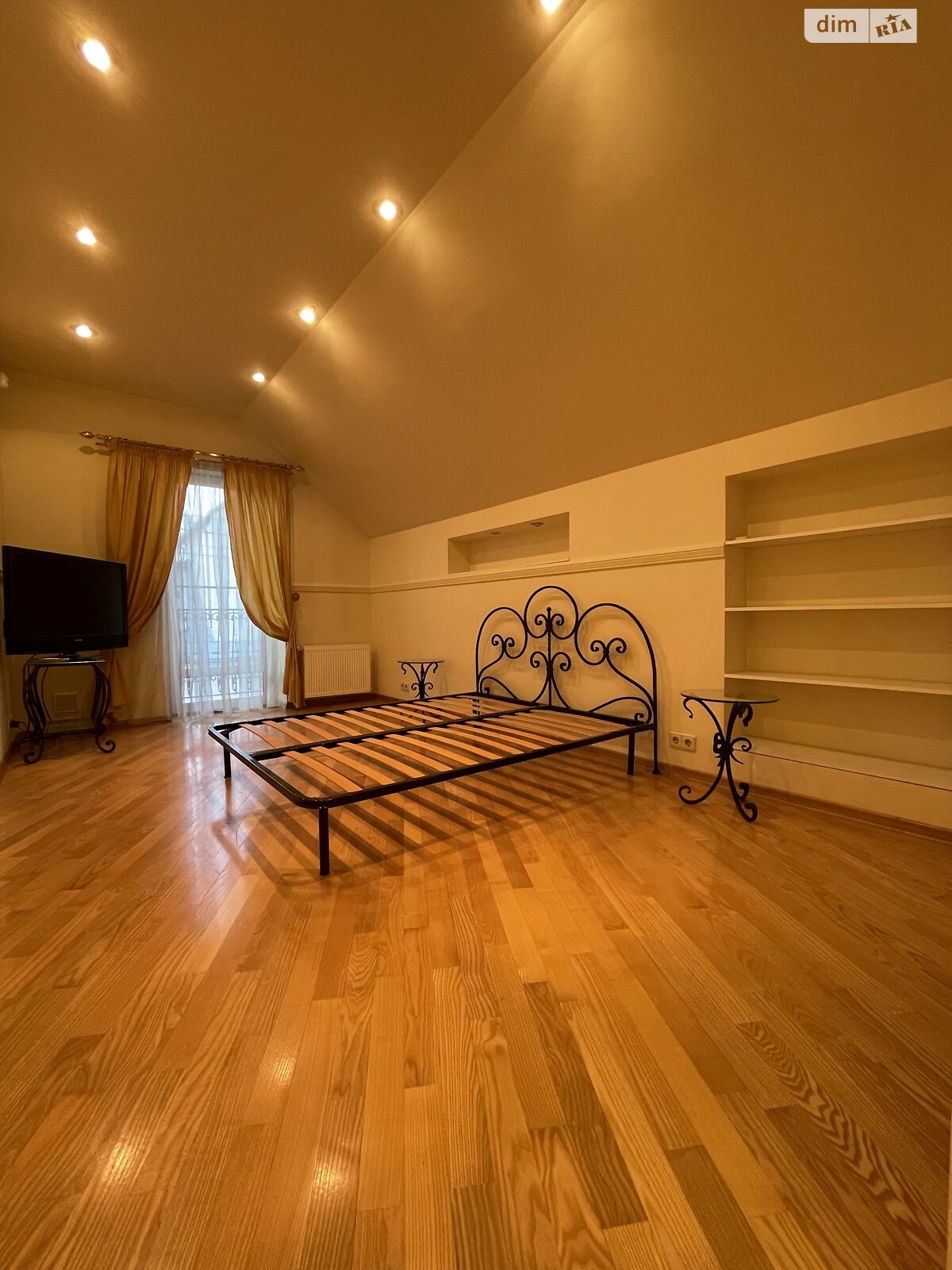 двоповерховий будинок з гаражем, 376 кв. м, кирпич. Здається помісячно в Києві, в районі Чорна Гора фото 1 двопроверховий будинок з гаражем, 376 кв. м, кирпич. Здається помісячно в Києві, в районі Чорна Гора фото 1