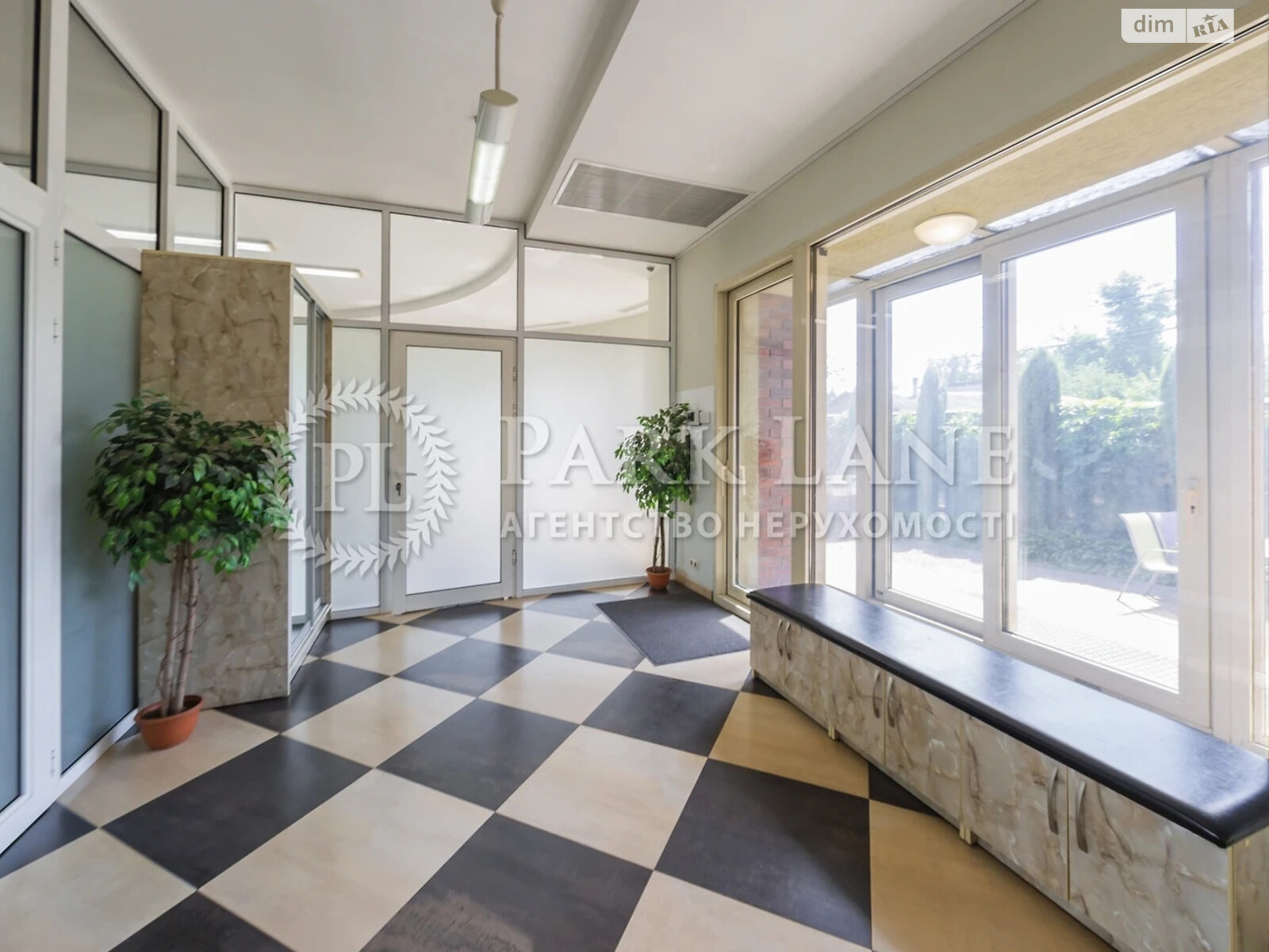 триповерховий будинок з гаражем, 315.6 кв. м, цегла. Здається помісячно в Києві, в районі Дарницький фото 1 трипроверховий будинок з гаражем, 315.6 кв. м, цегла. Здається помісячно в Києві, в районі Дарницький фото 1