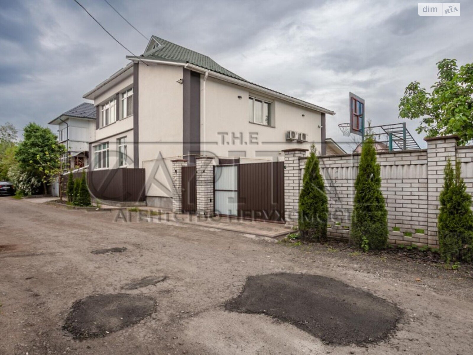триповерховий будинок, 250 кв. м, цегла. Здається помісячно в Києві, в районі Дарницький фото 1 трипроверховий будинок, 250 кв. м, цегла. Здається помісячно в Києві, в районі Дарницький фото 1