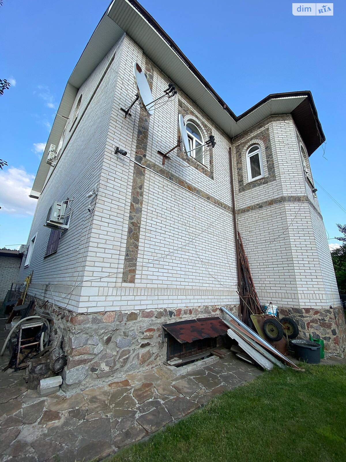 трехэтажный дом с гаражом, 295 кв. м, кирпич. Сдается помесячно в Киеве, в районе Днепровский фото 1 трехэтажный дом с гаражом, 295 кв. м, кирпич. Сдается помесячно в Киеве, в районе Днепровский фото 1