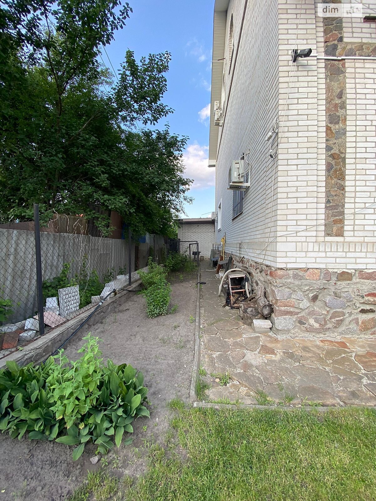 трехэтажный дом с гаражом, 295 кв. м, кирпич. Сдается помесячно в Киеве, в районе Днепровский фото 1 трехэтажный дом с гаражом, 295 кв. м, кирпич. Сдается помесячно в Киеве, в районе Днепровский фото 1