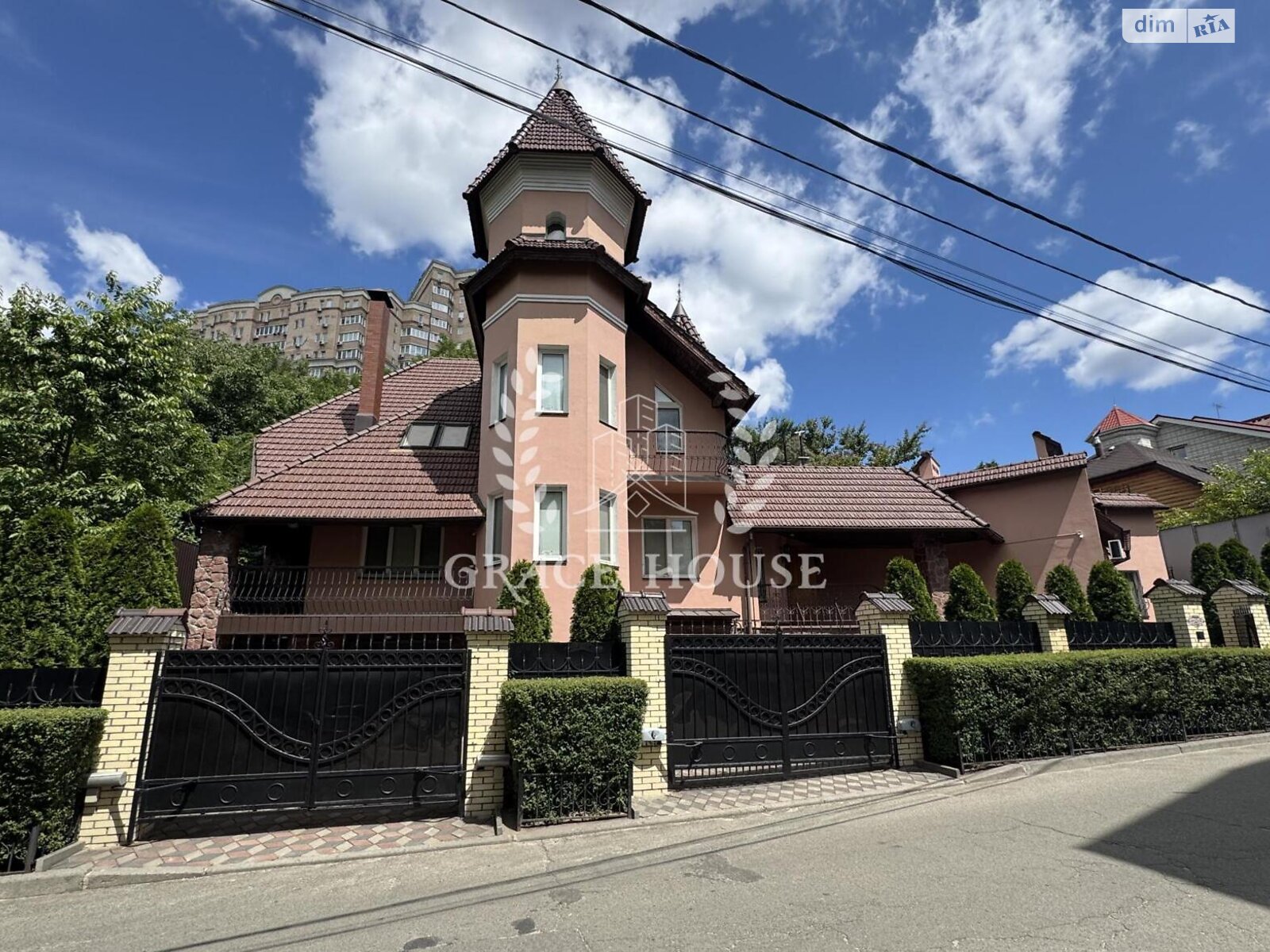 трехэтажный дом беседка, 470 кв. м, кирпич. Сдается помесячно в Киеве, в районе Добрый Шлях фото 1 трехэтажный дом беседка, 470 кв. м, кирпич. Сдается помесячно в Киеве, в районе Добрый Шлях фото 1