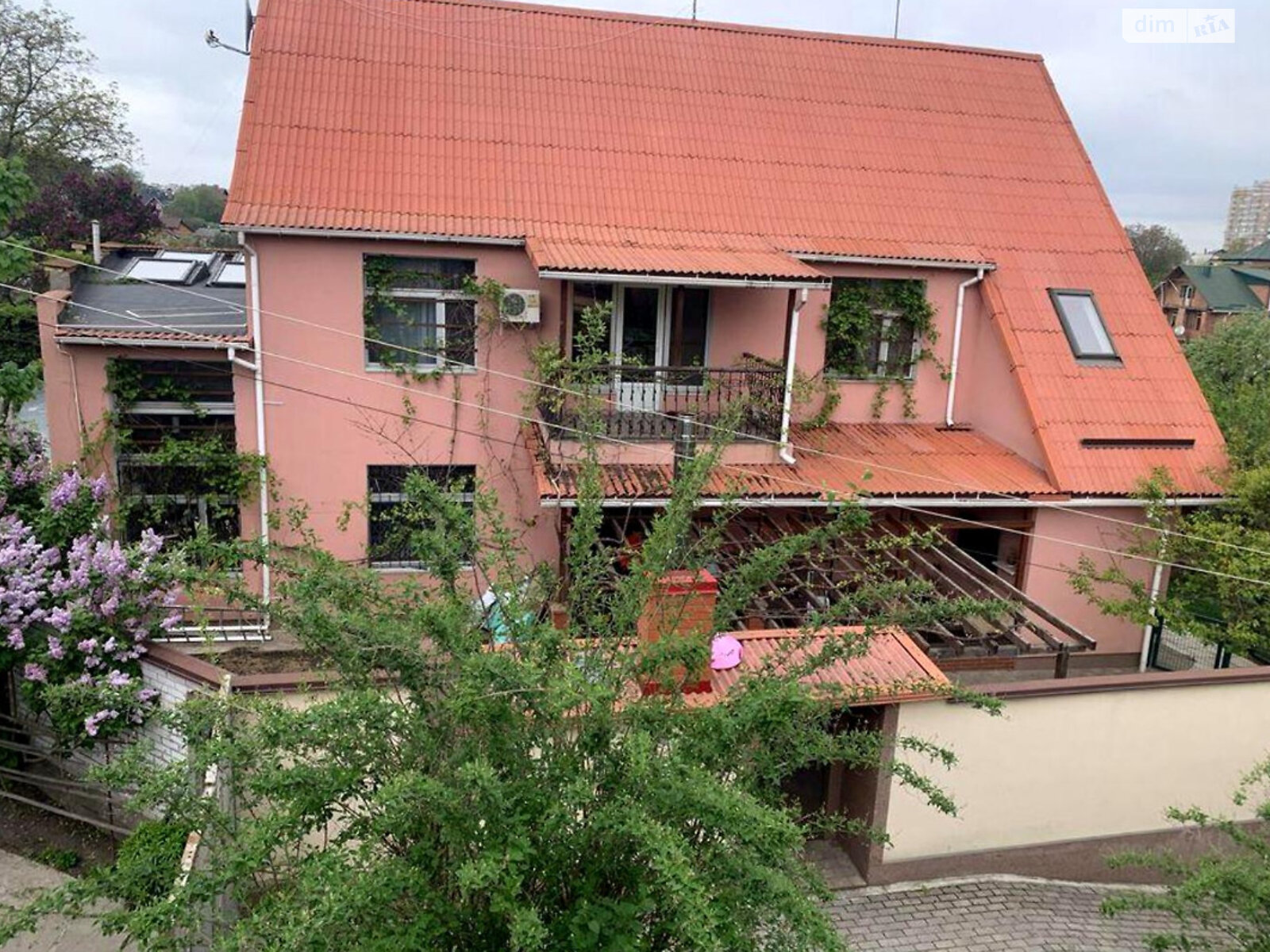 триповерховий будинок з верандою, 220 кв. м, цегла. Здається помісячно в Києві, в районі Голосіїв фото 1 трипроверховий будинок з верандою, 220 кв. м, цегла. Здається помісячно в Києві, в районі Голосіїв фото 1