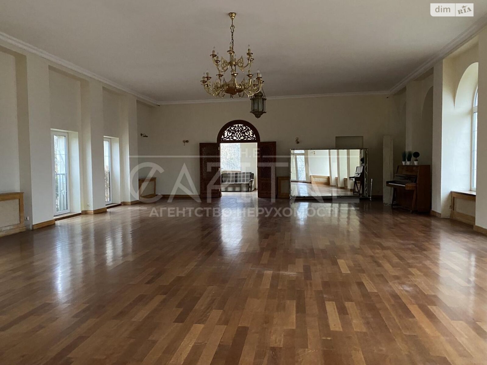 трехэтажный дом, 1390 кв. м, кирпич. Сдается помесячно в Киеве, в районе Голосеев фото 1 трехэтажный дом, 1390 кв. м, кирпич. Сдается помесячно в Киеве, в районе Голосеев фото 1