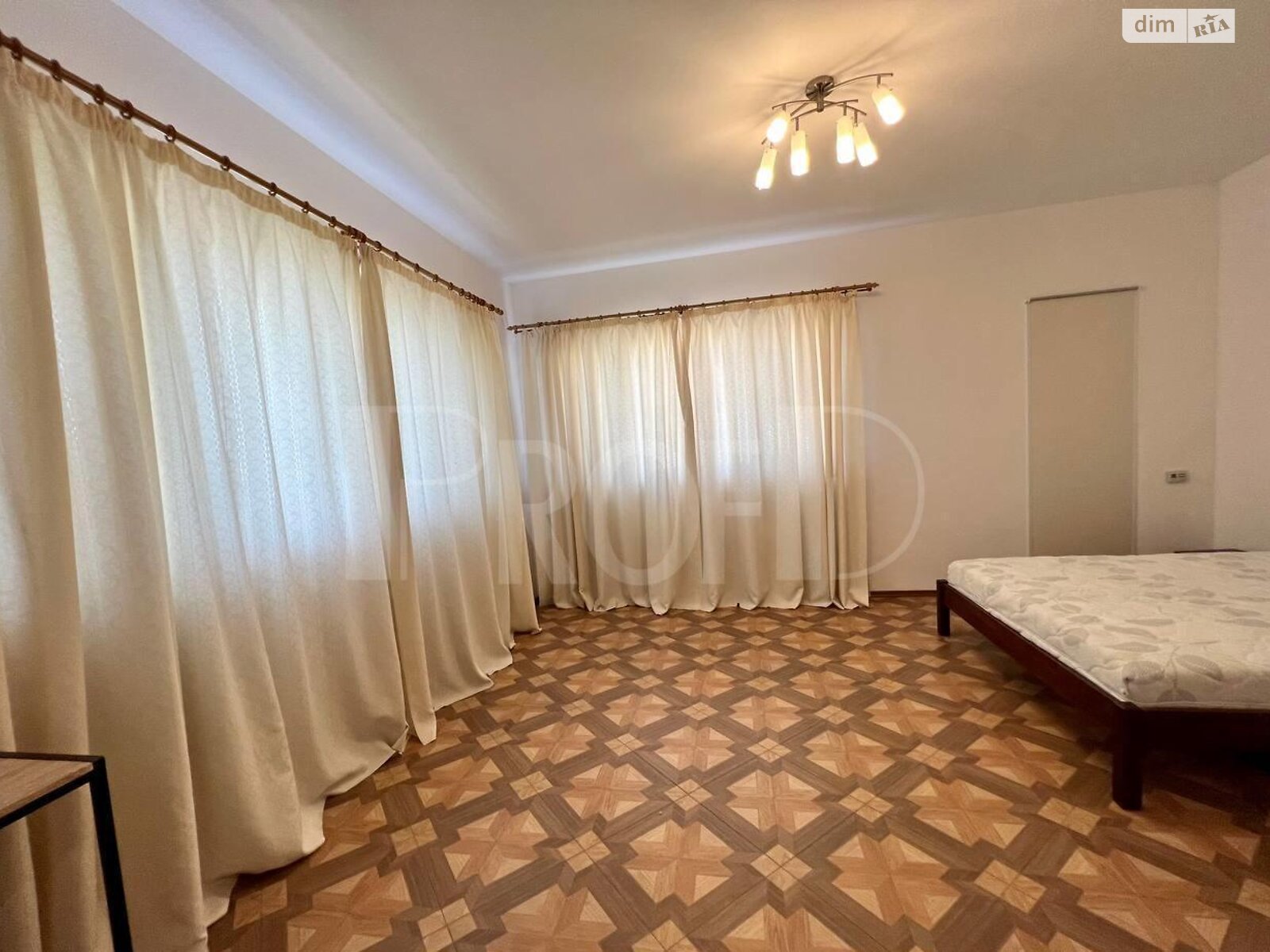трехэтажный дом, 450 кв. м, кирпич. Сдается помесячно в Киеве, в районе Голосеевский фото 1 трехэтажный дом, 450 кв. м, кирпич. Сдается помесячно в Киеве, в районе Голосеевский фото 1