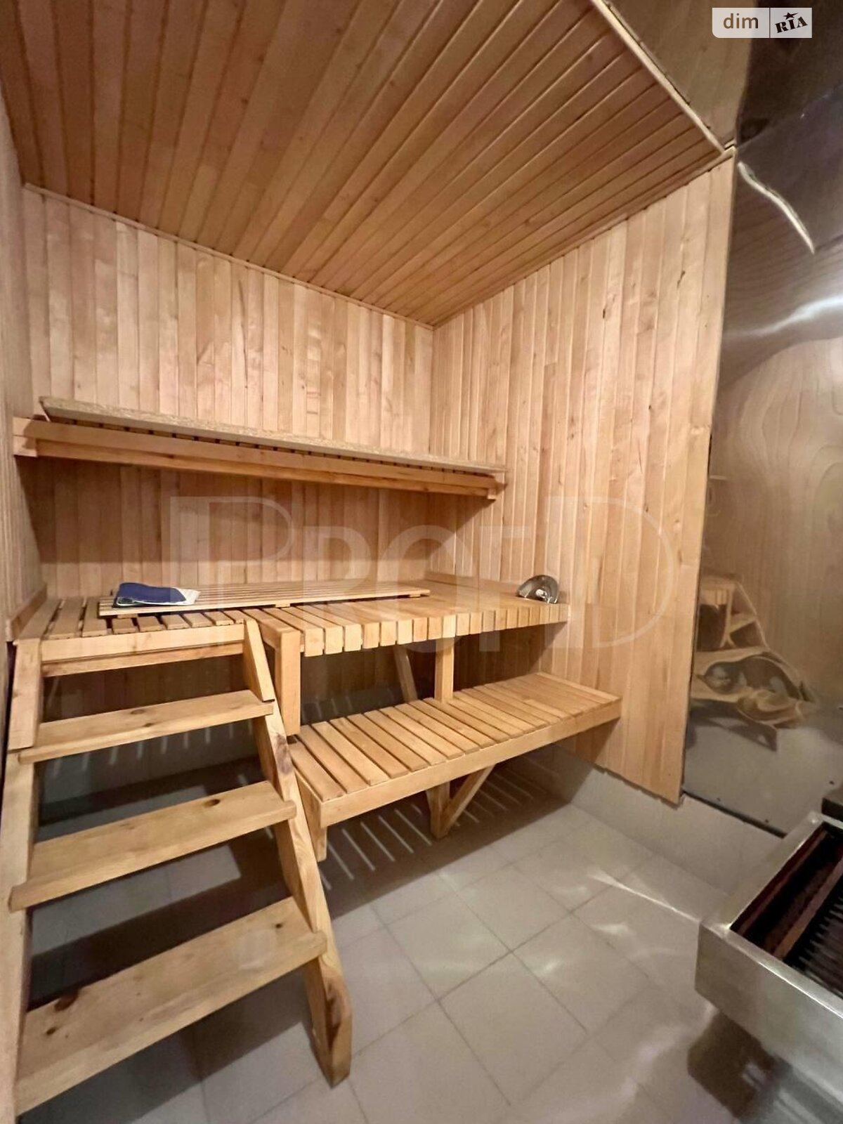 трехэтажный дом, 450 кв. м, кирпич. Сдается помесячно в Киеве, в районе Голосеевский фото 1 трехэтажный дом, 450 кв. м, кирпич. Сдается помесячно в Киеве, в районе Голосеевский фото 1