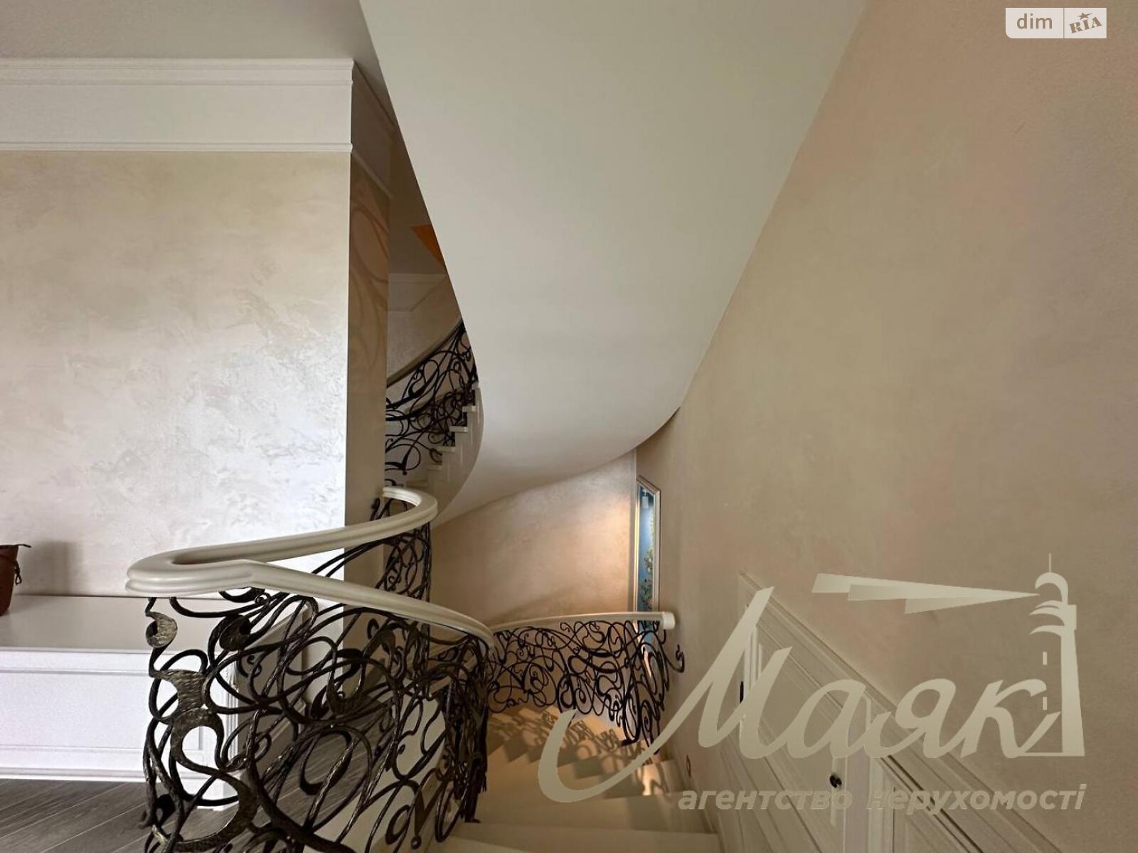 двухэтажный дом с верандой, 1500 кв. м, кирпич. Сдается помесячно в Киеве, в районе Голосеевский фото 1