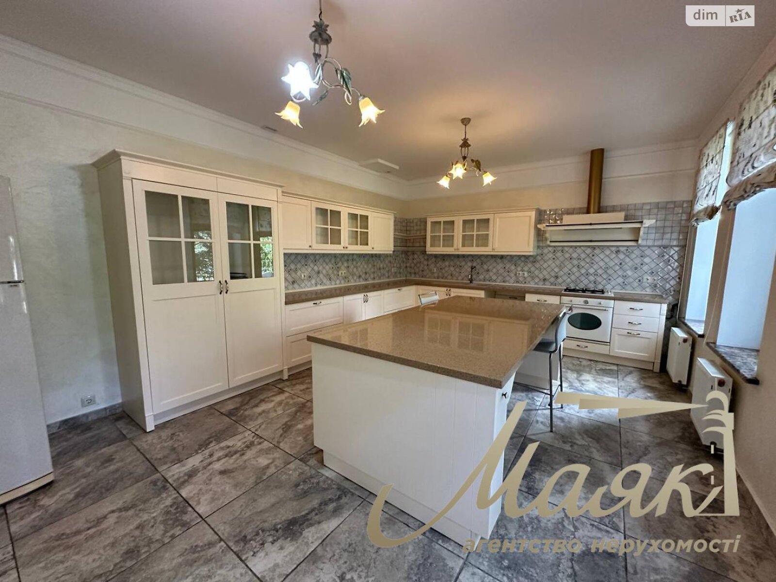 двухэтажный дом с верандой, 1500 кв. м, кирпич. Сдается помесячно в Киеве, в районе Голосеевский фото 1