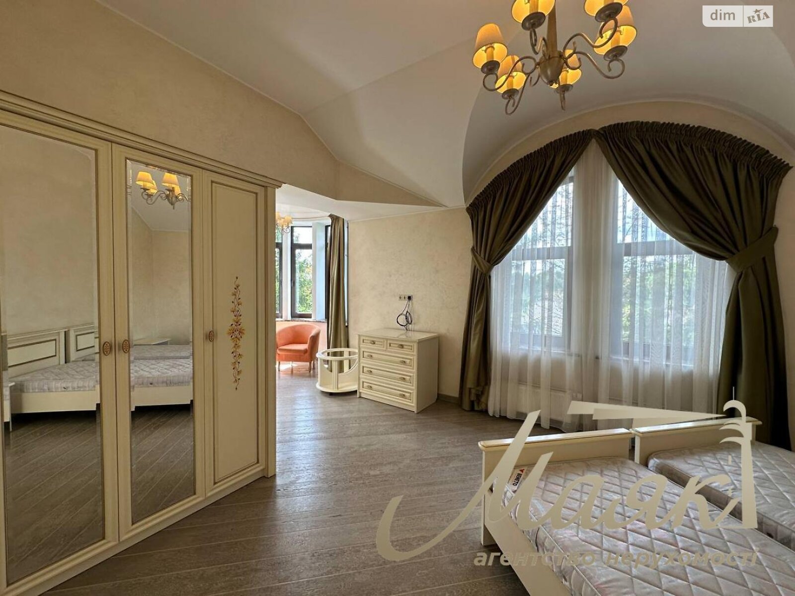 двухэтажный дом с верандой, 1500 кв. м, кирпич. Сдается помесячно в Киеве, в районе Голосеевский фото 1