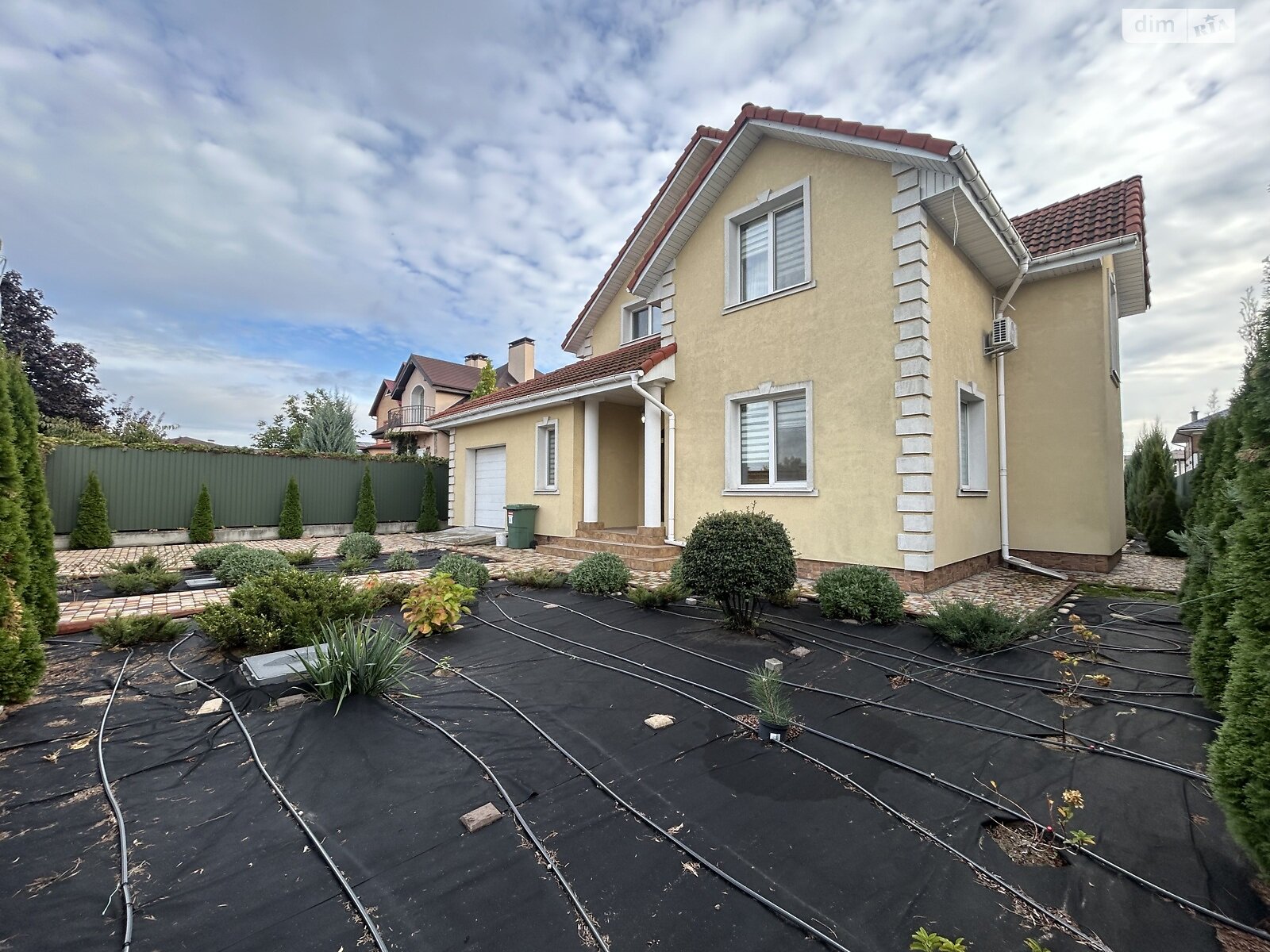 двухэтажный дом, 200 кв. м, кирпич. Сдается помесячно в Киеве, в районе Жуляны фото 1 двухэтажный дом, 200 кв. м, кирпич. Сдается помесячно в Киеве, в районе Жуляны фото 1