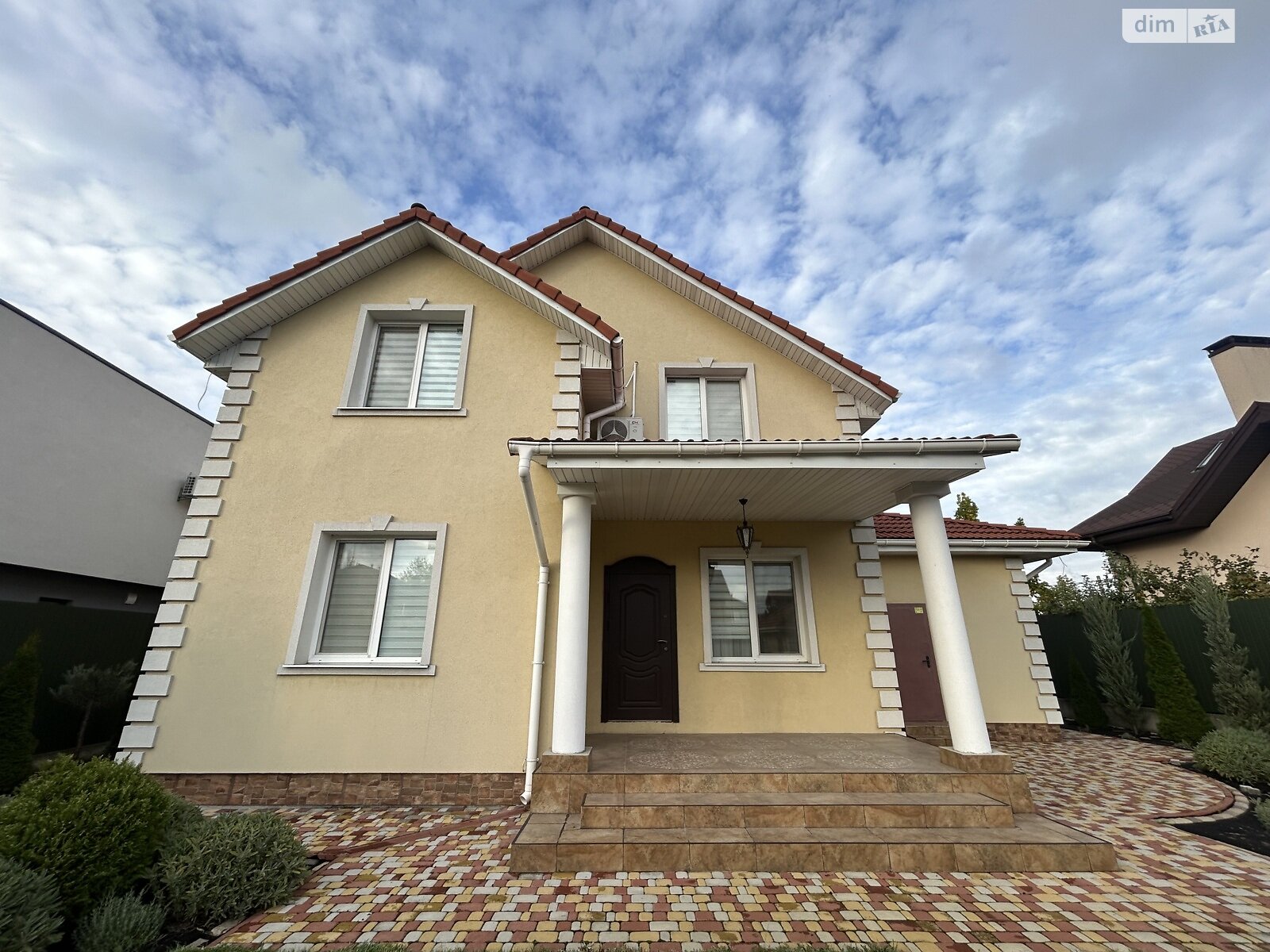 двухэтажный дом, 200 кв. м, кирпич. Сдается помесячно в Киеве, в районе Жуляны фото 1 двухэтажный дом, 200 кв. м, кирпич. Сдается помесячно в Киеве, в районе Жуляны фото 1