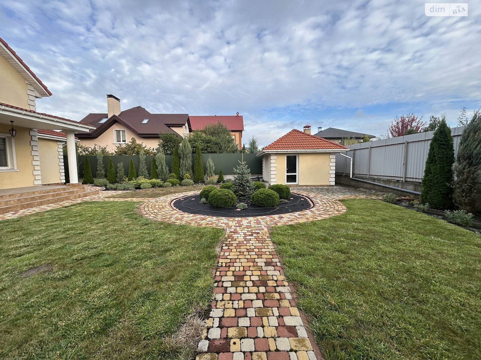 двухэтажный дом, 200 кв. м, кирпич. Сдается помесячно в Киеве, в районе Жуляны фото 1 двухэтажный дом, 200 кв. м, кирпич. Сдается помесячно в Киеве, в районе Жуляны фото 1