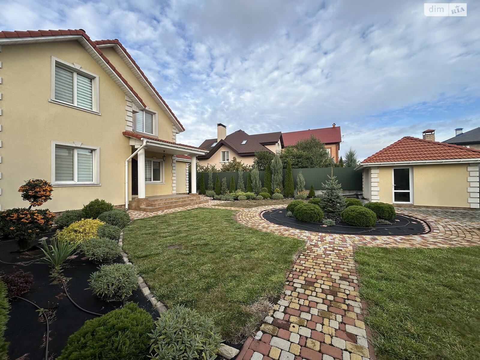 двухэтажный дом, 200 кв. м, кирпич. Сдается помесячно в Киеве, в районе Жуляны фото 1 двухэтажный дом, 200 кв. м, кирпич. Сдается помесячно в Киеве, в районе Жуляны фото 1