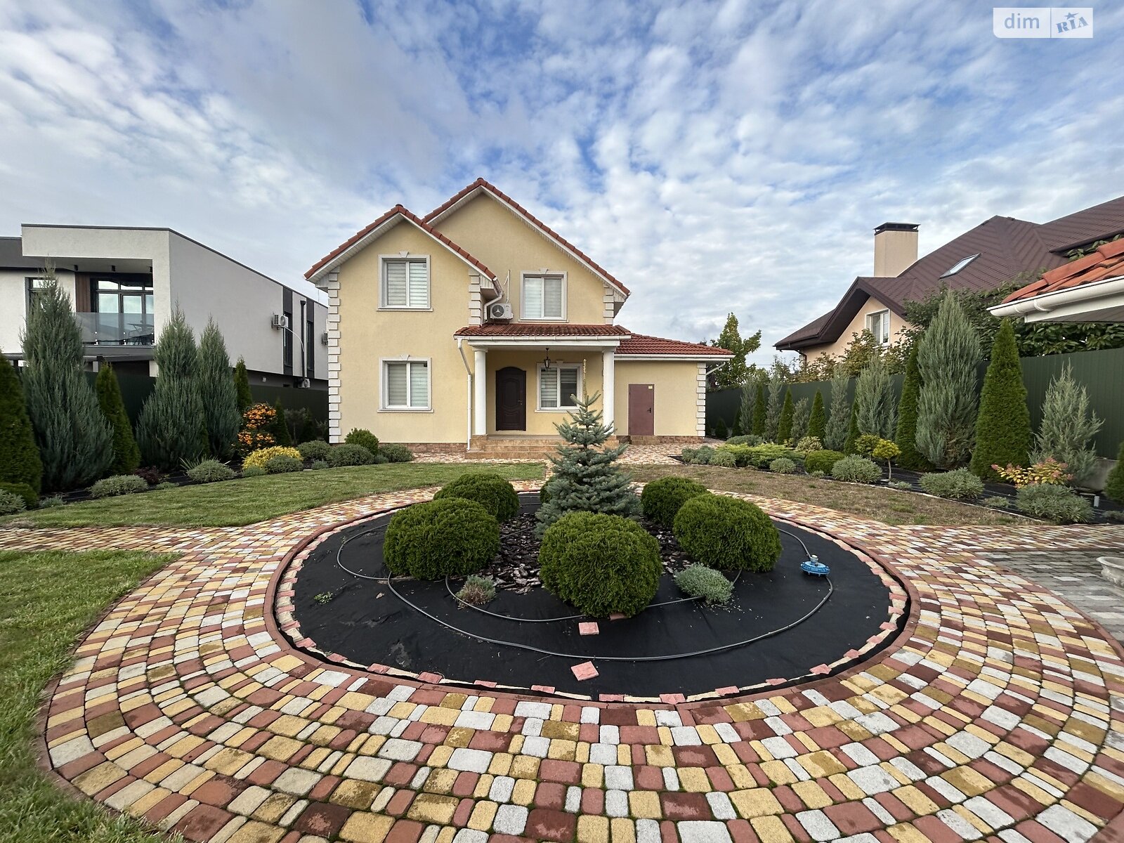 двухэтажный дом, 200 кв. м, кирпич. Сдается помесячно в Киеве, в районе Жуляны фото 1 двухэтажный дом, 200 кв. м, кирпич. Сдается помесячно в Киеве, в районе Жуляны фото 1