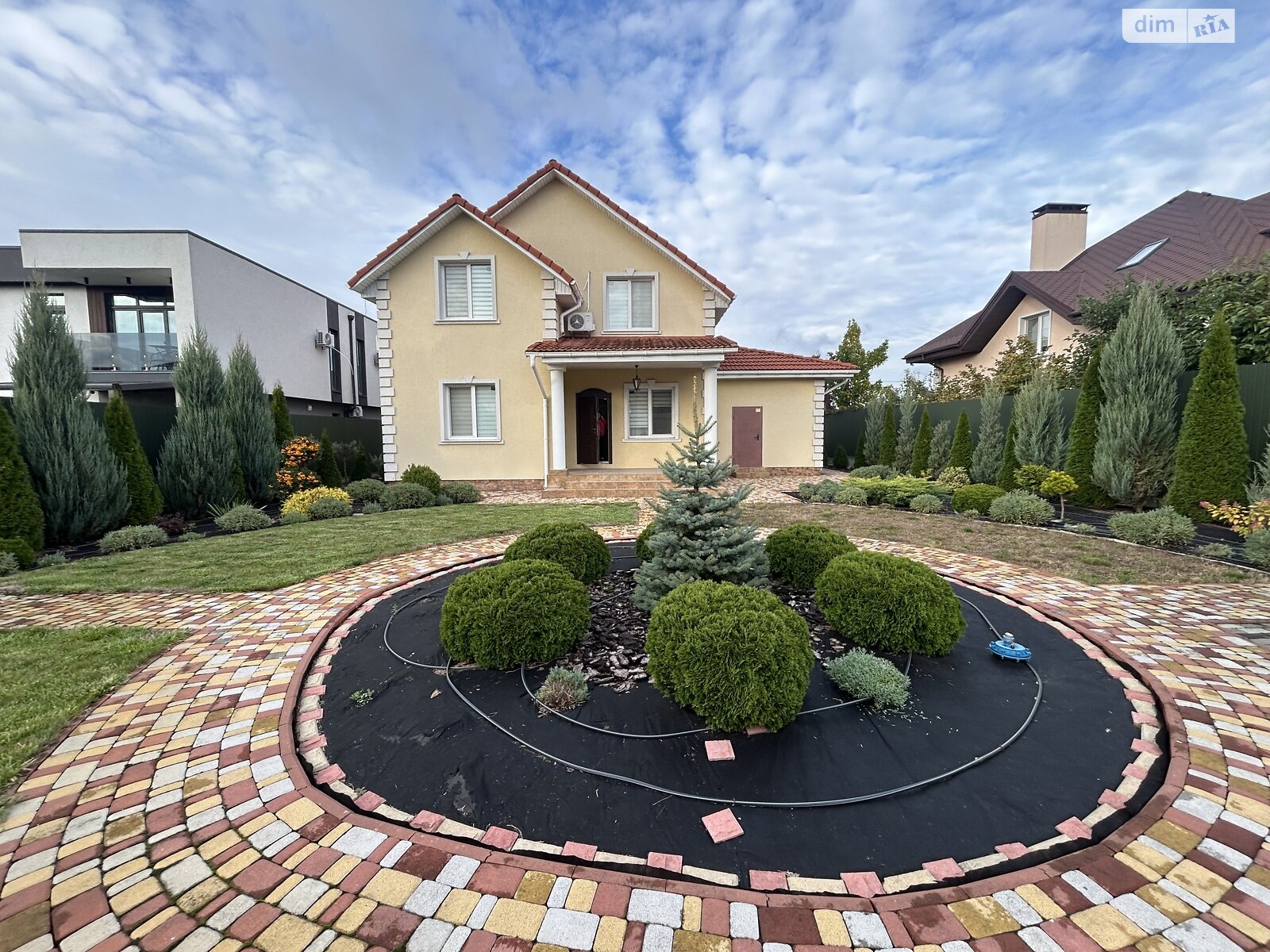 двухэтажный дом, 200 кв. м, кирпич. Сдается помесячно в Киеве, в районе Жуляны фото 1 двухэтажный дом, 200 кв. м, кирпич. Сдается помесячно в Киеве, в районе Жуляны фото 1