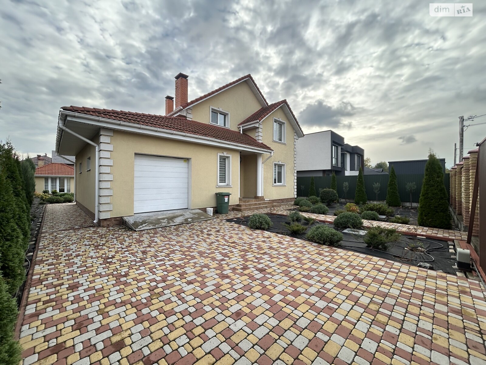 двухэтажный дом, 200 кв. м, кирпич. Сдается помесячно в Киеве, в районе Жуляны фото 1 двухэтажный дом, 200 кв. м, кирпич. Сдается помесячно в Киеве, в районе Жуляны фото 1