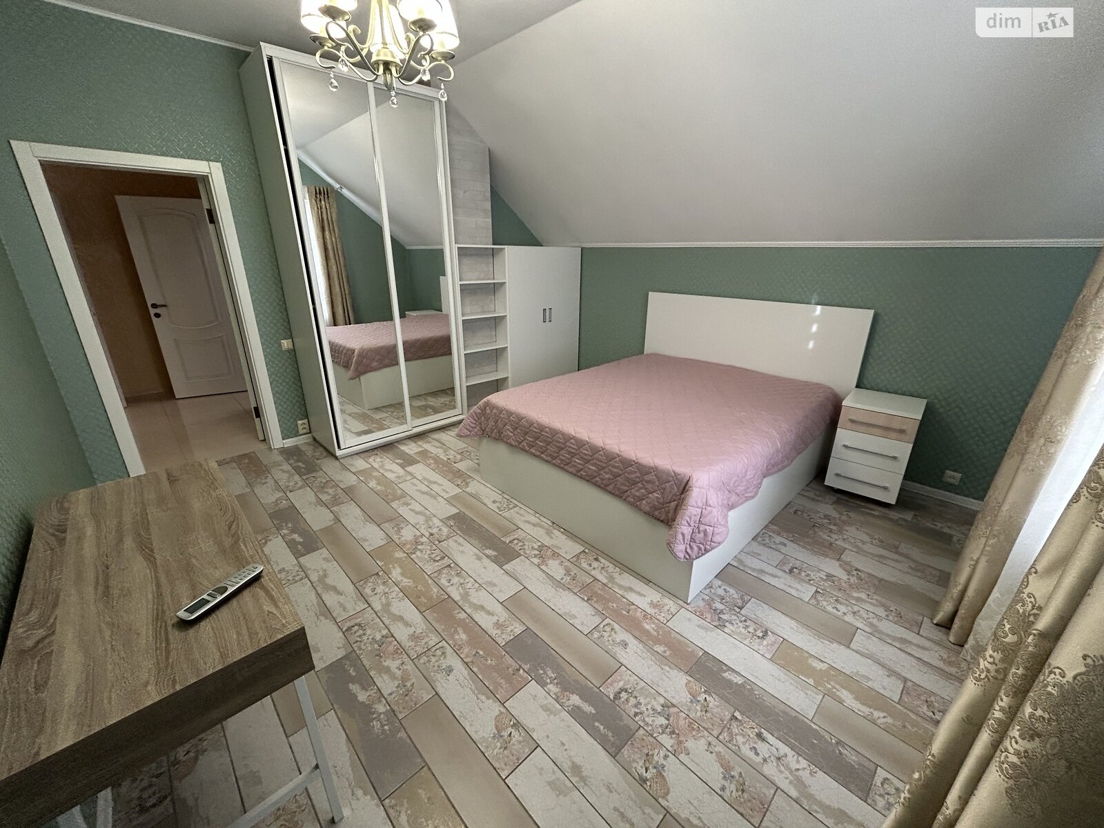 двухэтажный дом, 200 кв. м, кирпич. Сдается помесячно в Киеве, в районе Жуляны фото 1 двухэтажный дом, 200 кв. м, кирпич. Сдается помесячно в Киеве, в районе Жуляны фото 1