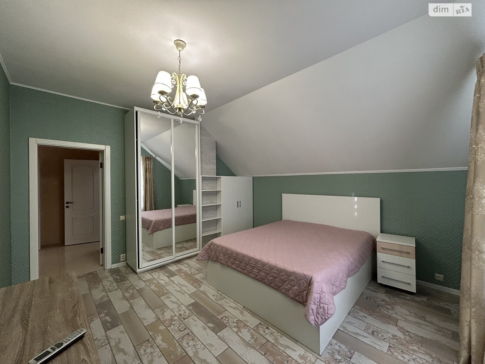 двухэтажный дом, 200 кв. м, кирпич. Сдается помесячно в Киеве, в районе Жуляны фото 1 двухэтажный дом, 200 кв. м, кирпич. Сдается помесячно в Киеве, в районе Жуляны фото 1