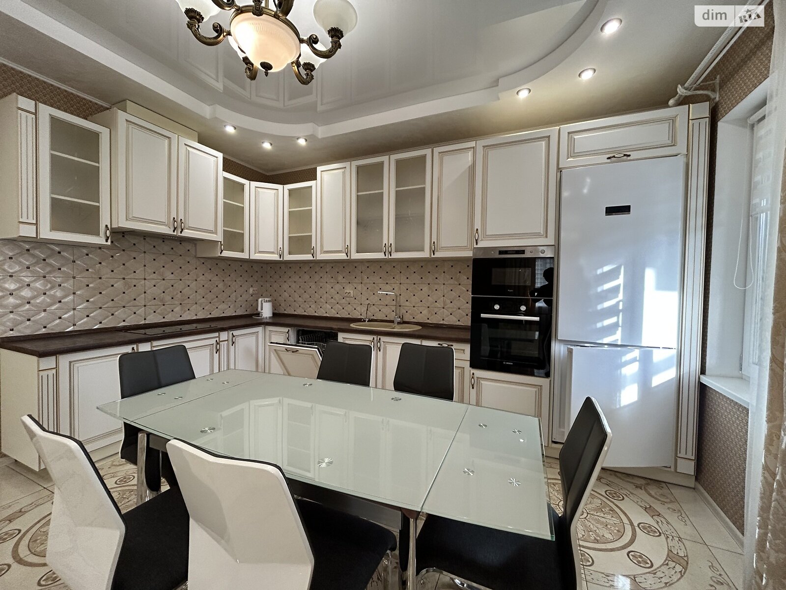 двухэтажный дом, 200 кв. м, кирпич. Сдается помесячно в Киеве, в районе Жуляны фото 1 двухэтажный дом, 200 кв. м, кирпич. Сдается помесячно в Киеве, в районе Жуляны фото 1