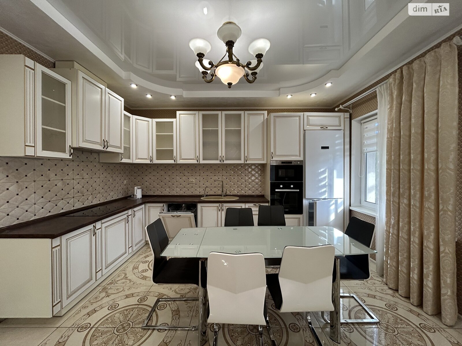 двухэтажный дом, 200 кв. м, кирпич. Сдается помесячно в Киеве, в районе Жуляны фото 1 двухэтажный дом, 200 кв. м, кирпич. Сдается помесячно в Киеве, в районе Жуляны фото 1