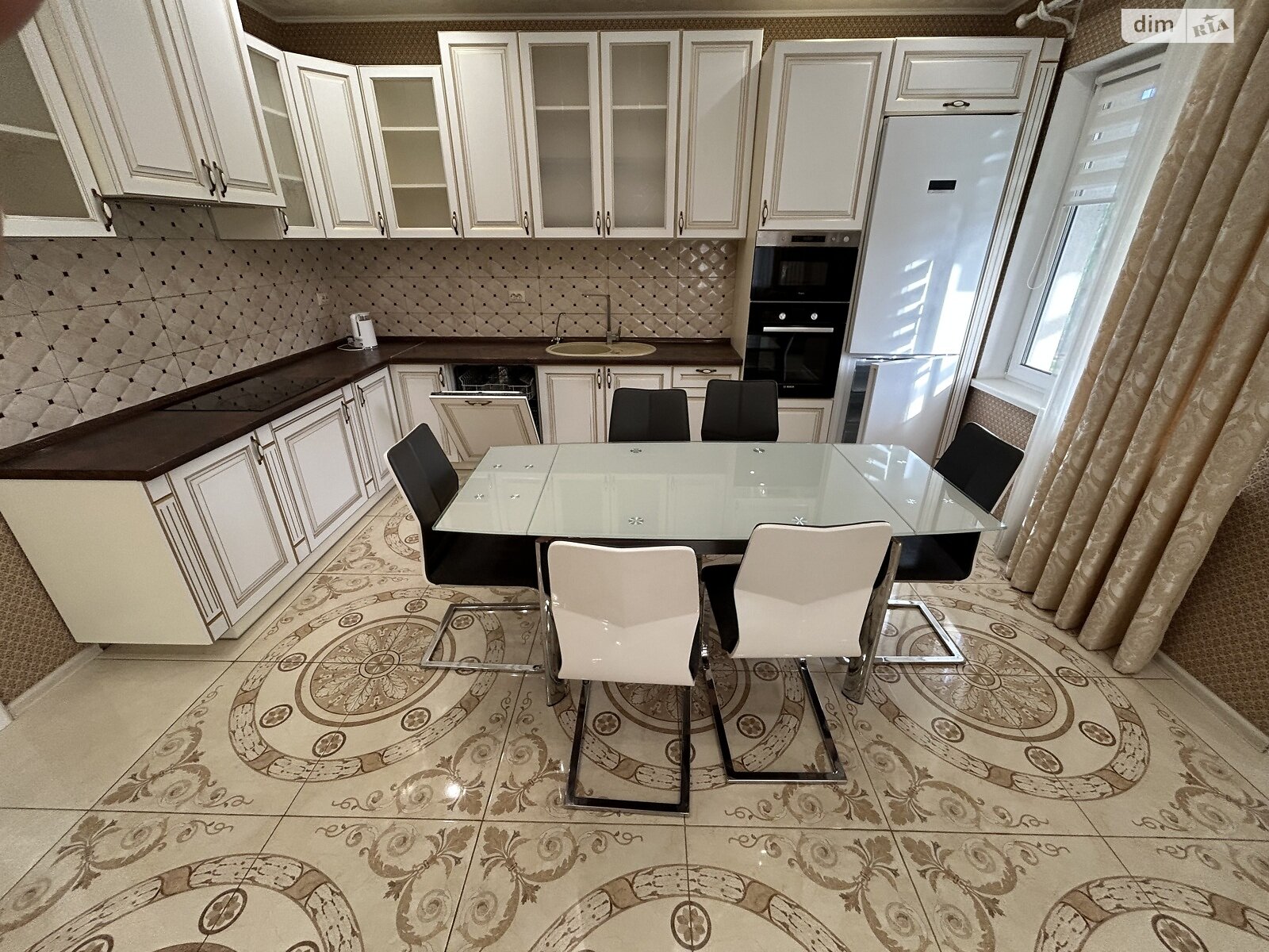 двухэтажный дом, 200 кв. м, кирпич. Сдается помесячно в Киеве, в районе Жуляны фото 1 двухэтажный дом, 200 кв. м, кирпич. Сдается помесячно в Киеве, в районе Жуляны фото 1